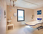 enlarge_image Rail plafonnier dans la salle de bain commune "Balnéothérapie"