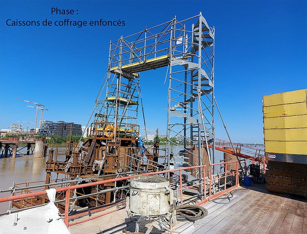 Passerelle d'accès aux caissons de coffrage des piles
