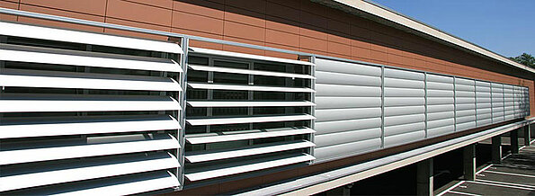 Brises soleil extérieurs à lames orientables pour les façades Ouest ou Est