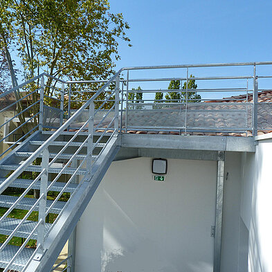 Escalier d'accès principal aux toitures