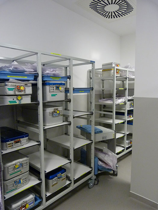 Rayonnages mobiles à tiroirs pour paniers d’instrumentation (stérilisation)