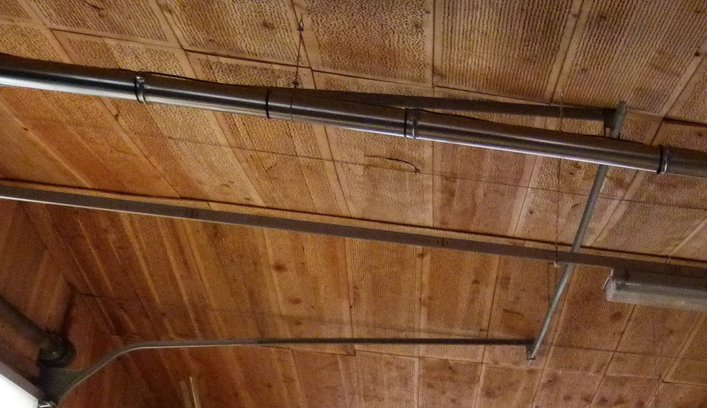 Plafond acoustique dans l'atelier