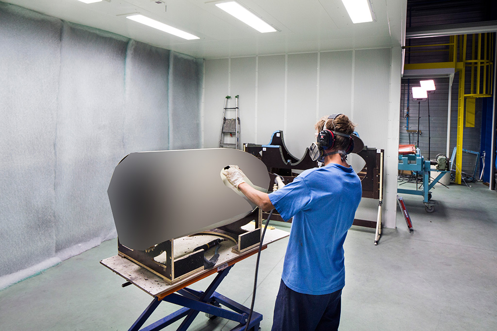 Assainissement de l'air dans les locaux de travail - Ateliers - Captage enveloppant : cabine ouverte à flux horizontal spé