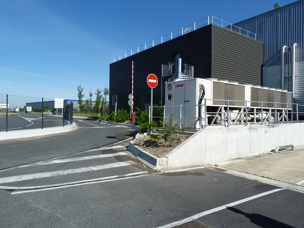 Entrepôt logistique "produit frais" - Circulation extérieure - Accès principal sens interdit et sens de circulation ATAC