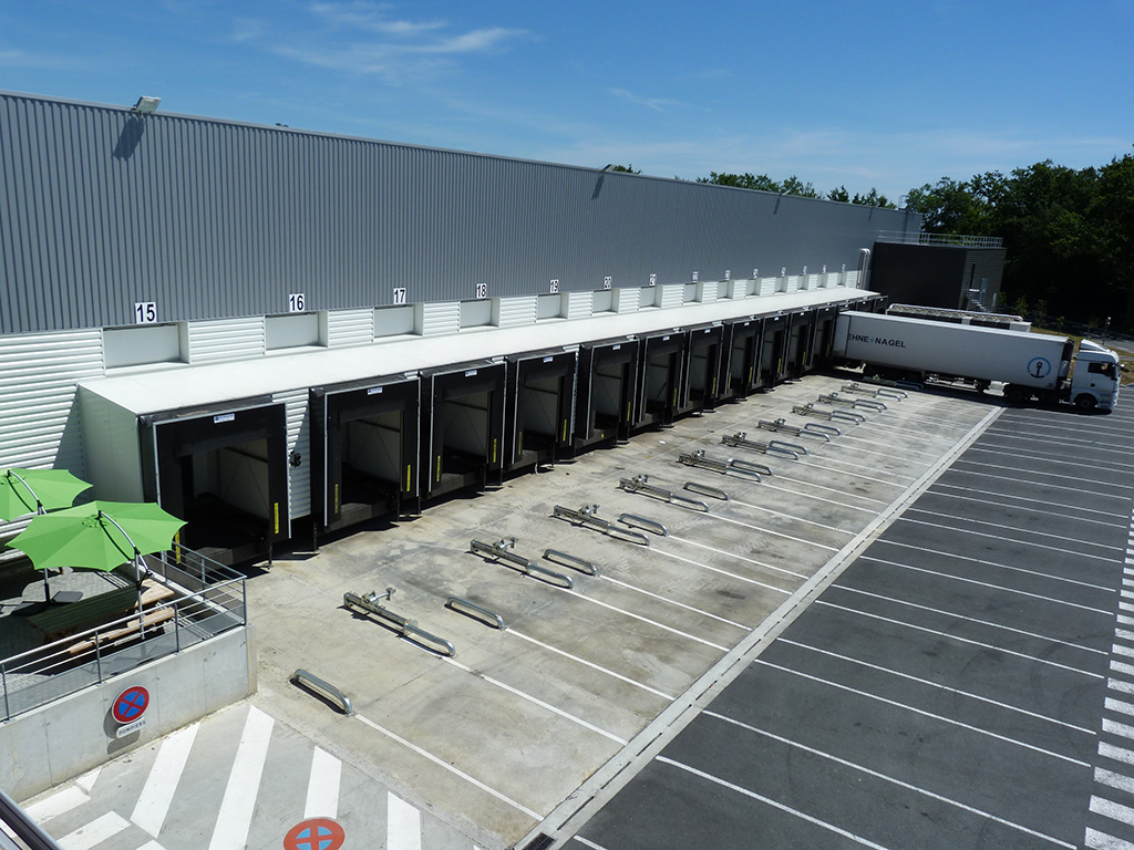 Entrepôt logistique "produit frais" - Interventions ultérieures - Accessibilité "relamping" ATAC vue sur les quai à partir du 15