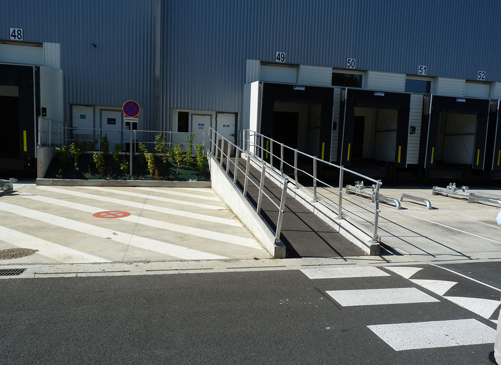 Entrepôt logistique "produit frais" - Localisation : local chauffeurs vue de l'extérieur ATAC