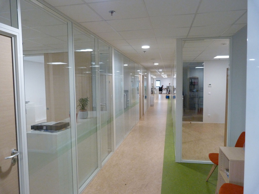 Construction d'une plateforme logistique - Éclairage naturel - Bureaux vitrés BIOCOOP