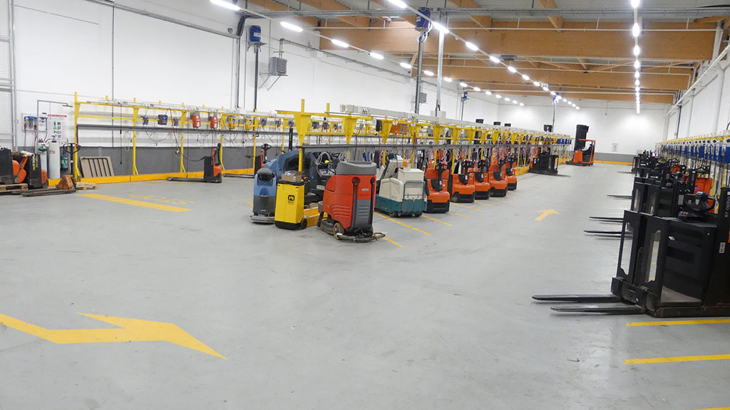 Construction d'une plateforme logistique - Local de charge BIOCOOP vue des différentes machines