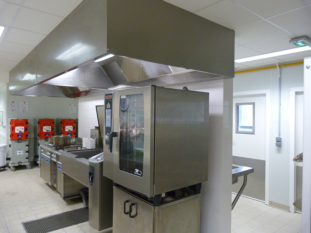Reconstruction d'un EHPAD dans le Médoc - La cuisine - Charge physique de travail cuisine BOSSEGE