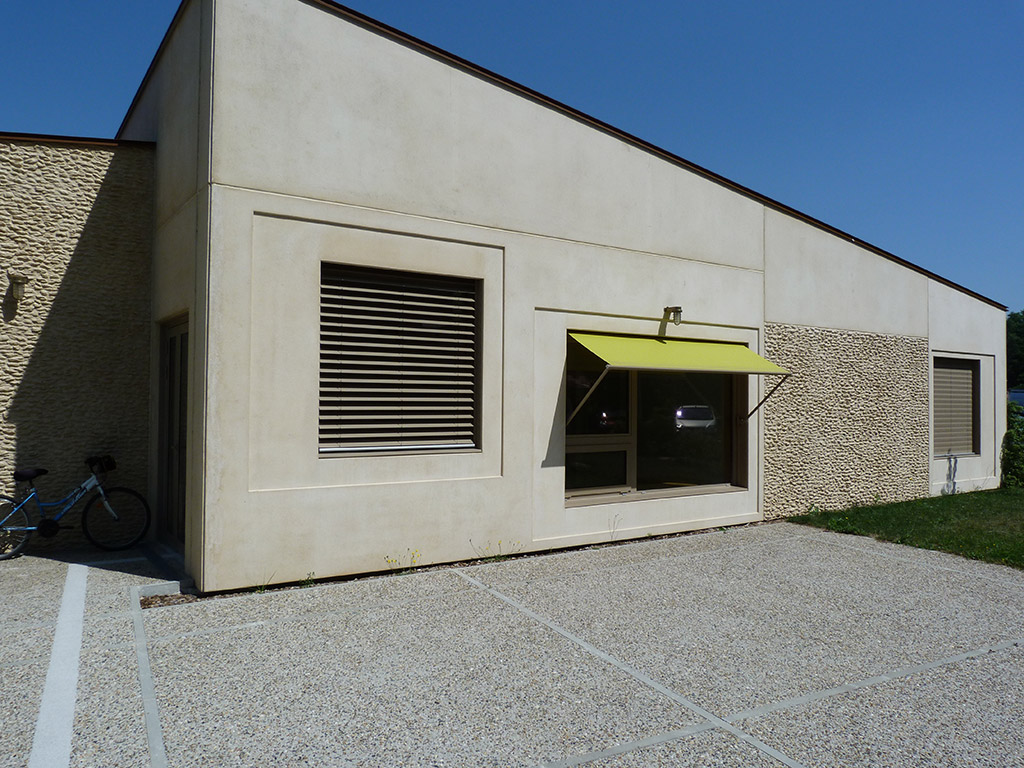 Reconstruction d'un EHPAD dans le Médoc - Éclairage naturel BOSSEGE salle de réception vue de l'extérieur