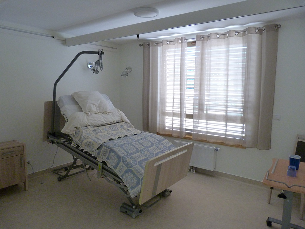 Lit adapté - Reconstruction d'un EHPAD dans le Médoc - La mobilisation des résidents BOSSEGE