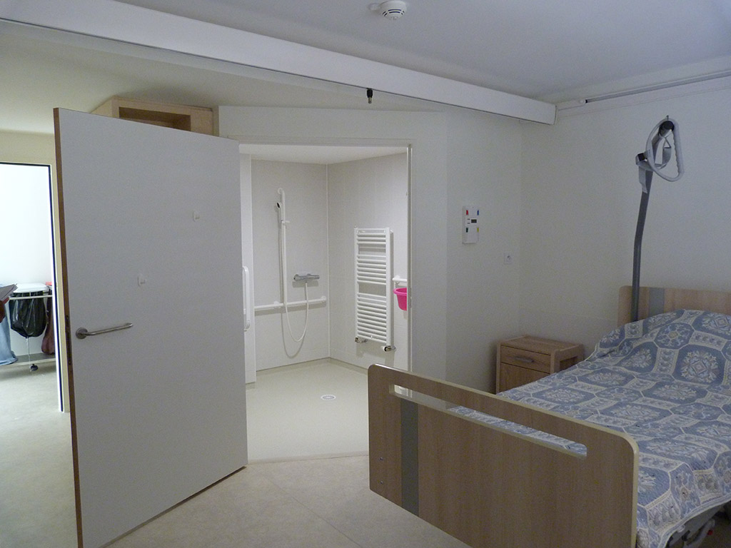Chambre adapté - Reconstruction d'un EHPAD dans le Médoc - La mobilisation des résidents BOSSEGE