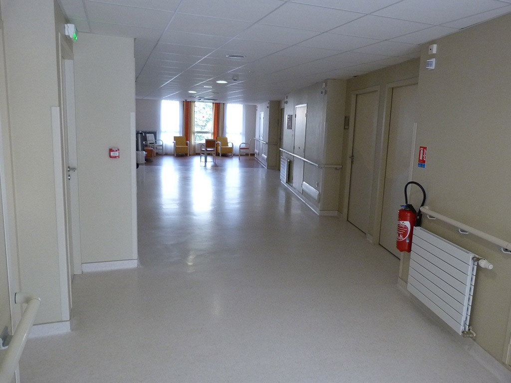 Reconstruction d'un EHPAD à Bordeaux Caudéran - Éclairage naturel 3 couloir large CHENERAIE