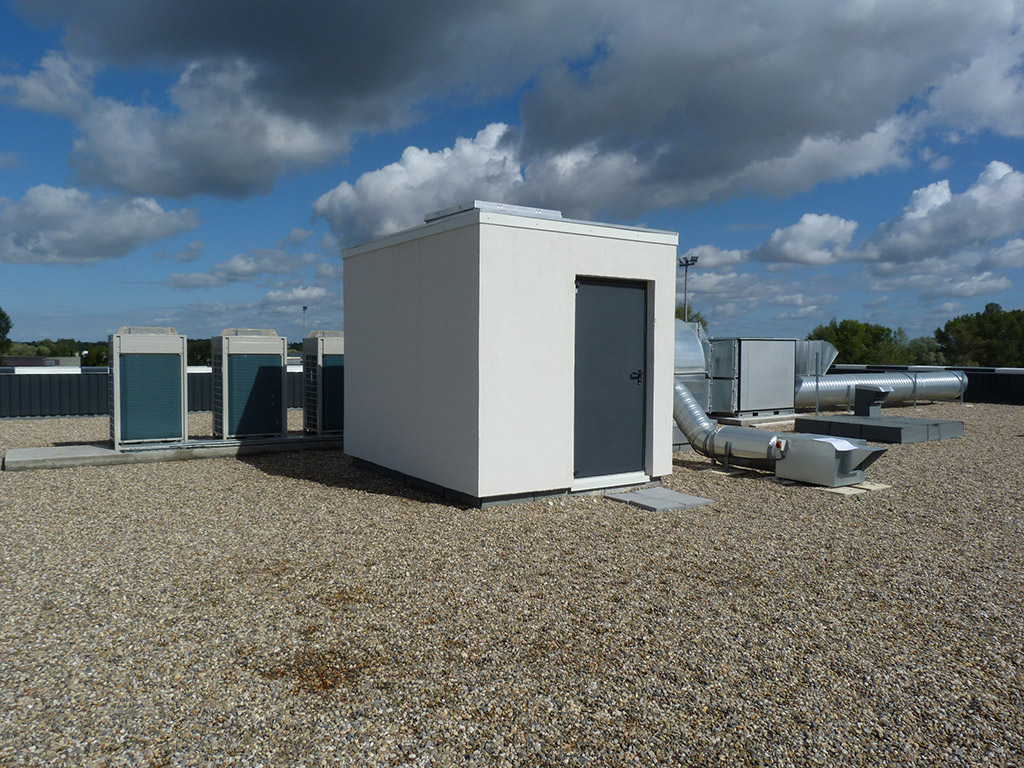 Entrepôt de groupage - Interventions ultérieures sur ouvrage 3 GEODIS toit évacuation sur les différents toit GEODIS accès toit