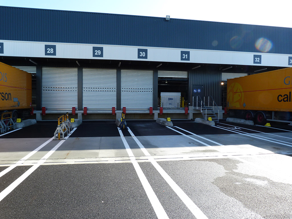Entrepôt de groupage - Quai - Zone d'accostage et mise à quai des camions GEODIS quai 28 à 32