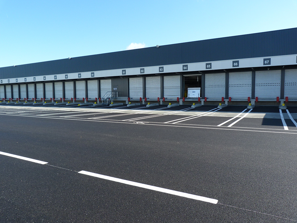 Entrepôt de groupage - Quai - Zone d'accostage et mise à quai des camions du quai 67 à 56 GEODIS
