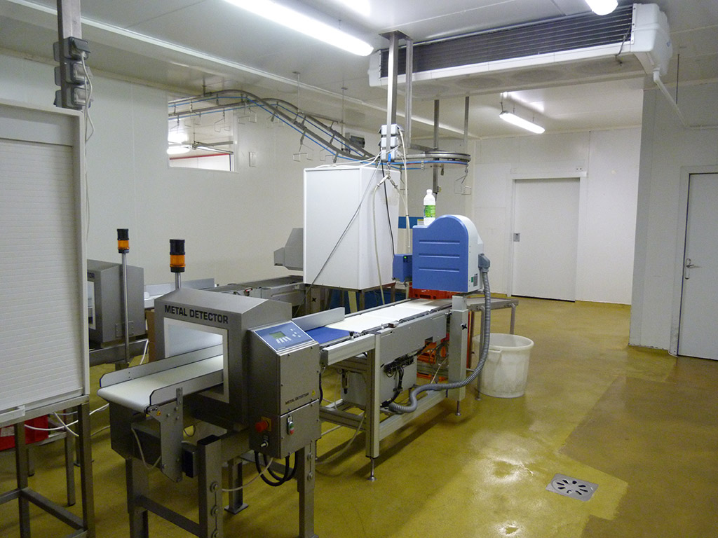 Rénovation et extension d'un site de production agroalimentaire - Manutention et aménagement des postes de travail - Convoyeur aérien de cartons "vides" 3 HIRUAK manutention