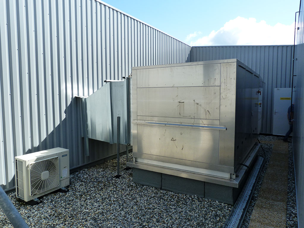 Construction d'un hypermarché -Interventions ultérieures sur ouvrage -Chutes de hauteur LECLERC machine