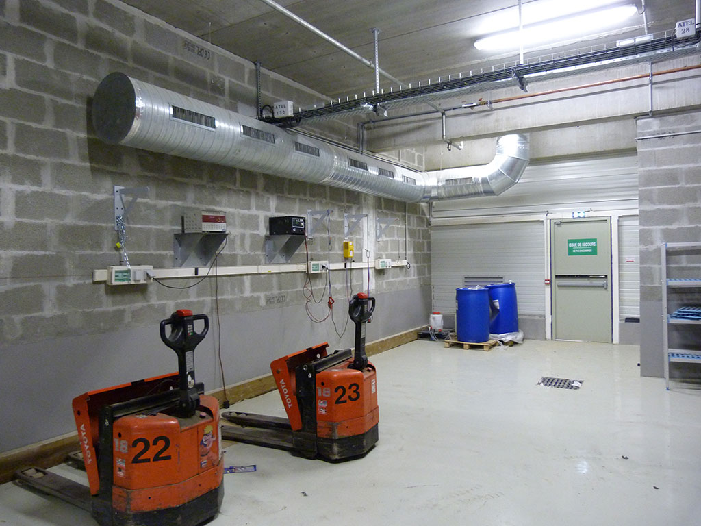 Construction d'un hypermarché -Assainissement de l'air et confort thermique -Local de charge batterie assainissement LECLERC