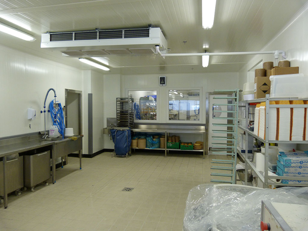 Construction d'un hypermarché -Éclairage naturel -Laboratoires vue générale LECLERC