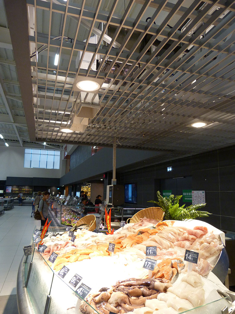 Construction d'un hypermarché -Manutention et levage- Poissonnerie - Leclerc manutention en magasin LECLERC