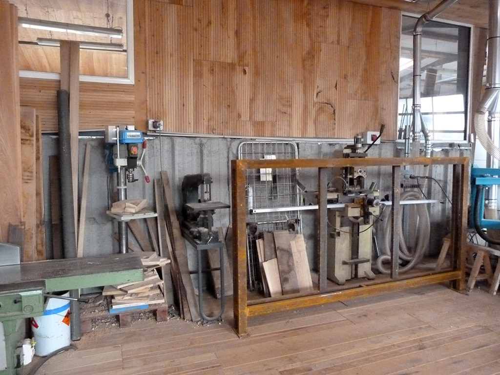 Atelier "fabrication de meubles en bois" -Assainissement de l'air et confort thermique -Mur masse rayonnant en partie centrale du bâtiment entrepôt MARTICORENA