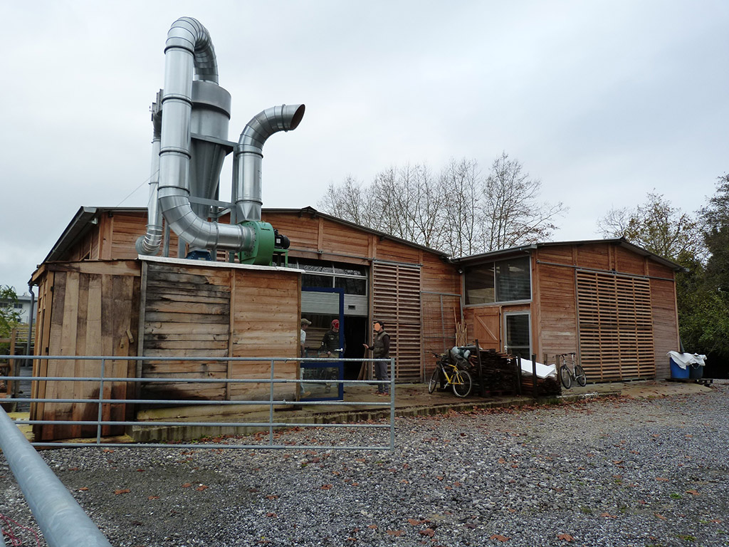 éclairage atelier "fabrication de meubles en bois"