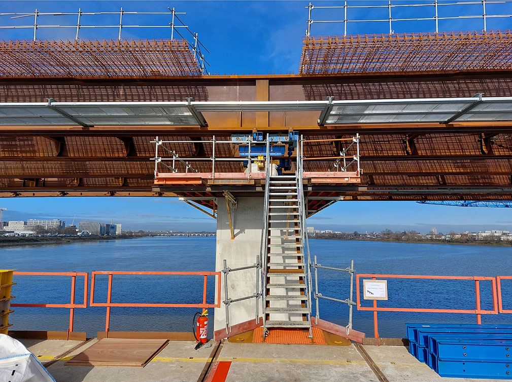 PONT-SIMONE-VEIL-plateforme-travail-phase2-2-escalier-acces