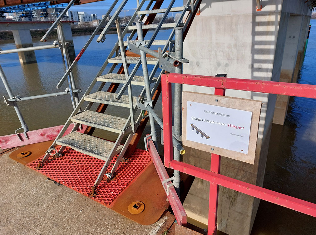 PONT-SIMONE-VEIL-plateforme-travail-phase2-5-escalier-