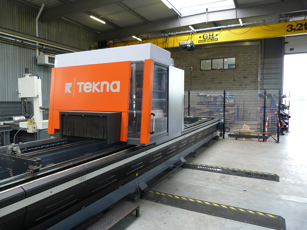 Dispositif acoustique SOBLACO machine Tekna : Construction d'un atelier de menuiserie métallique - Acoustique -Encoffrement machine d’usinage dans l’atelier "Acier"