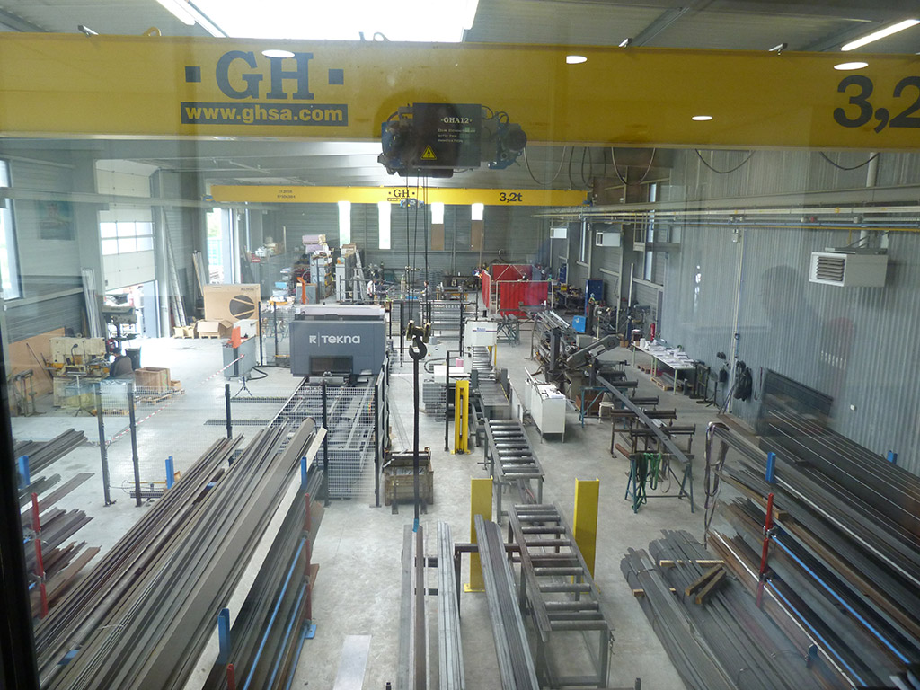 Circulation intérieure SOBLACO Construction d'un atelier de menuiserie métallique - Circulation intérieure -Actions mises en oeuvre pour limiter le risque -Organisation générale, transport par rail