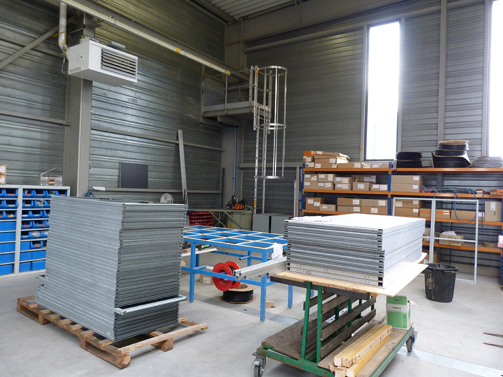 Intervention ultérieure sur ouvrage dans l'atelier Hall Acier SOBLACO Construction d'un atelier de menuiserie métallique - Interventions ultérieures sur ouvrage - Atelier "Hall Alu"