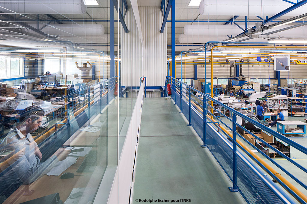 Traitement acoustique entre bureaux et entrepôts – STELIA Atelier de fabrication de pièces en matière composite pour l'industrie aéronautique - Acoustique - Traitement acoustique général