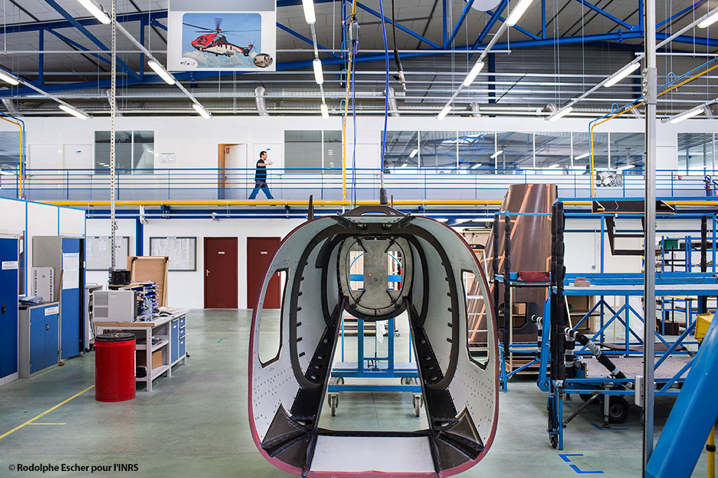Traitement acoustique général dans l'atelier de fabrication de pièces composites aéronautiques STELIA Atelier de fabrication de pièces en matière composite pour l'industrie aéronautique - Acoustique - Traitement acoustique général
