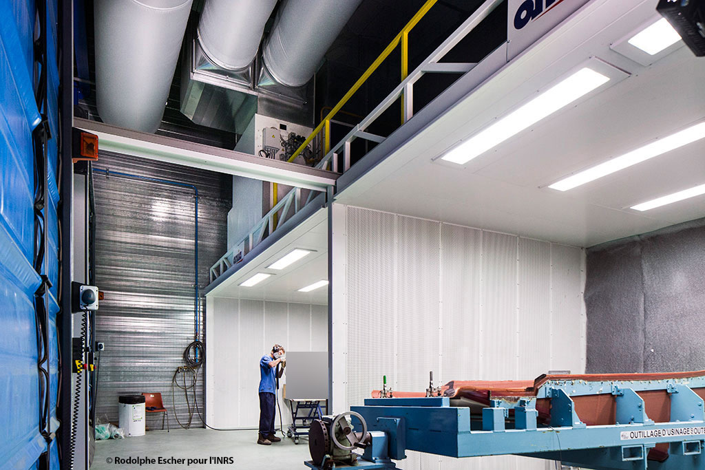Cabine ponçage/usinage/détourage – acoustique – STELIA (vue 5). Atelier de fabrication de pièces en matière composite pour l'industrie aéronautique - Acoustique - Cabine de ponçage, usinage, détourage