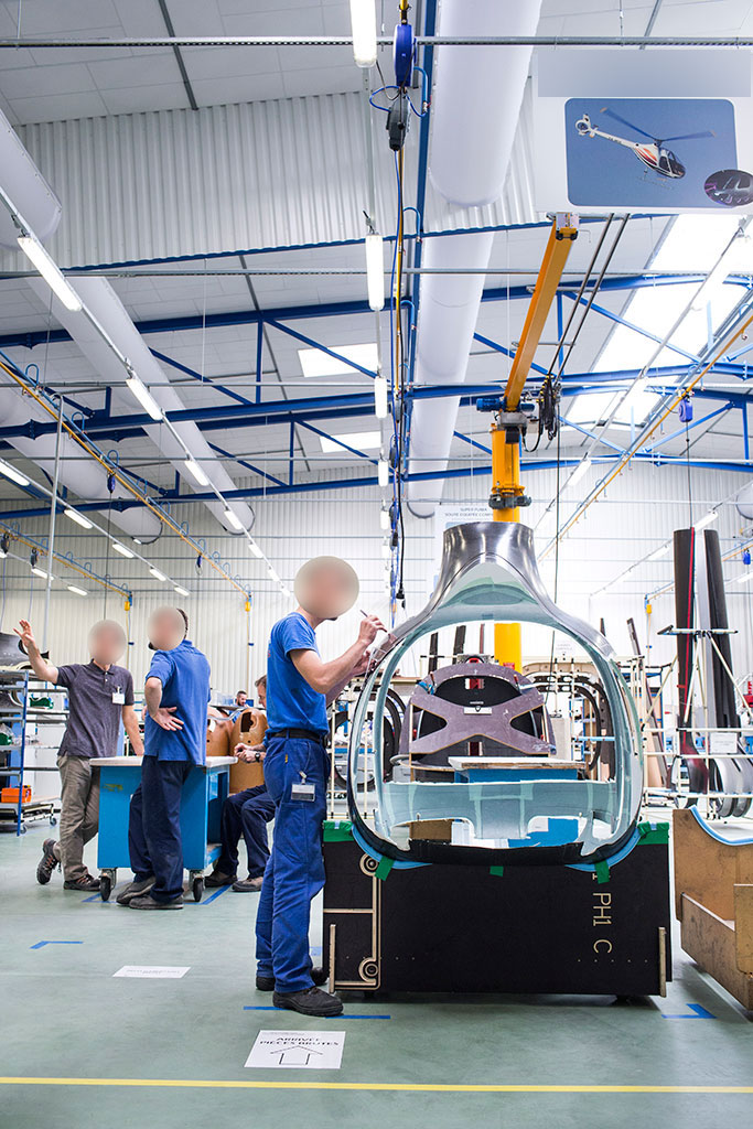 Éclairage zénithal dans l'atelier de fabrication de pièces composites aéronautiques STELIA - Atelier de fabrication de pièces en matière composite pour l'industrie aéronautique - Éclairage naturel - Éclairage zénithal