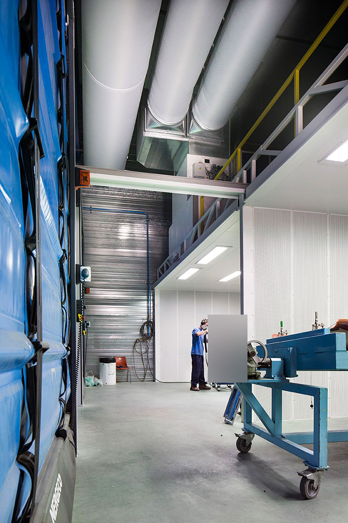 Interventions ultérieures dans l'atelier de fabrication de pièces composites aéronautiques STELIA. Atelier de fabrication de pièces en matière composite pour l'industrie aéronautique - Interventions ultérieures
