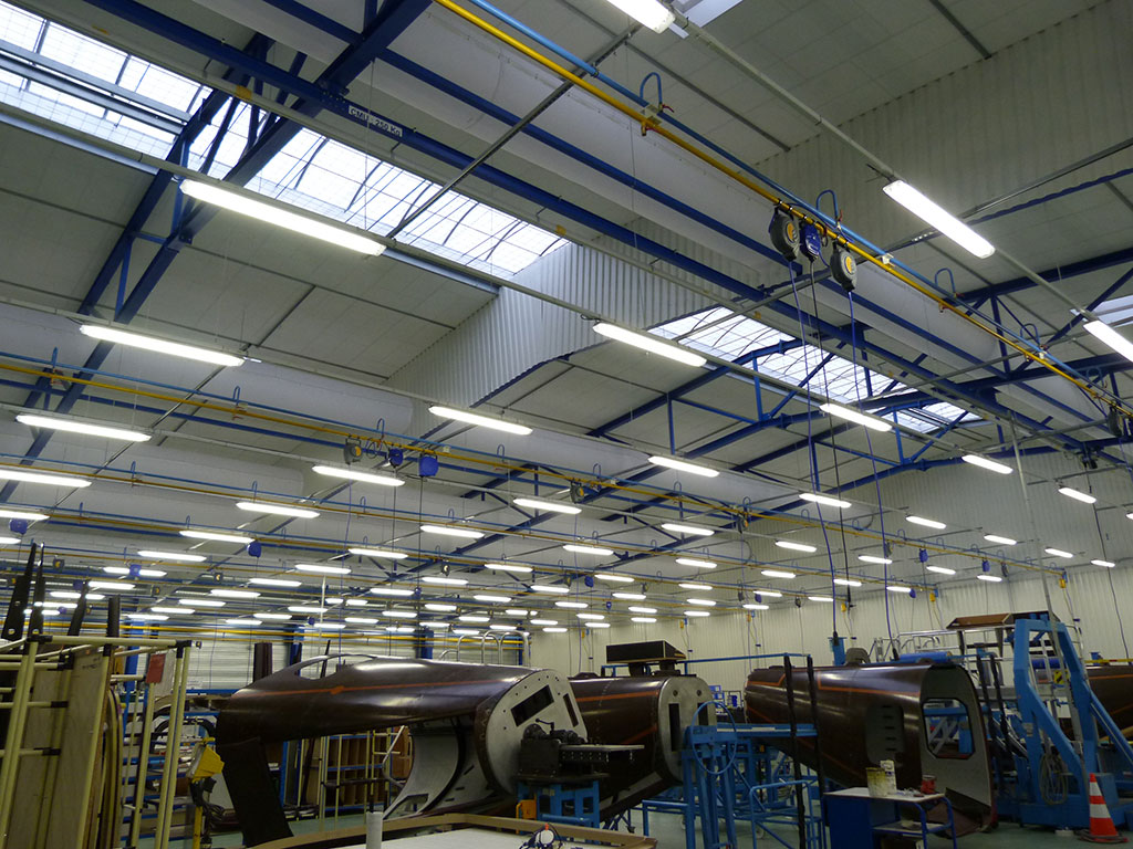Pont monorail – manutention/levage – atelier composites aéronautiques STELIA - Atelier de fabrication de pièces en matière composite pour l'industrie aéronautique - Manutention et levage -Pont monorail