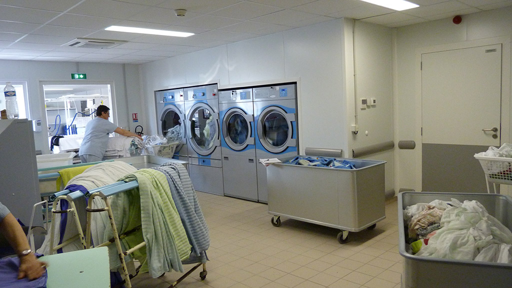 Reconstruction d'un EHPAD à Saint-Palais -La lingerie-buanderie- Zone "propre" : séchage Stelisa lingerie et buanderie travail du personnelles
