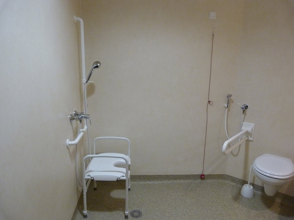 Reconstruction d'un EHPAD à Saint-Palais -La mobilisation des résidents -Le choix du type et nombre de moteurs en chambre STELISA salle de bain