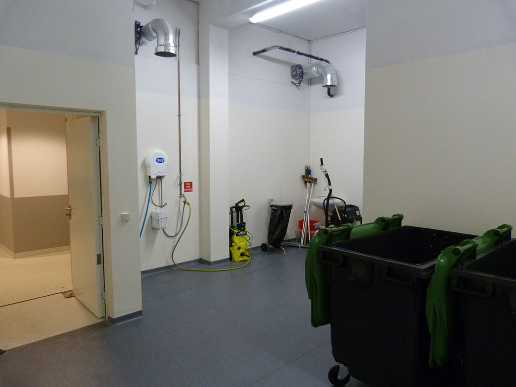 Construction d'une clinique - Produits chimiques et déchets -Stockage des déchets salle dédiée
