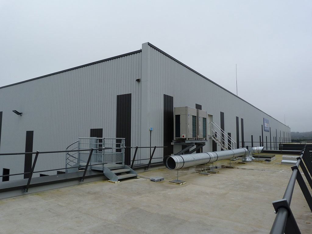 Plateforme logistique, la circulation en hauteur sur la toiture principale à BIOCOOP - Construction d'une plateforme logistique - Interventions ultérieures sur ouvrage - Circulation en hauteur - Toiture principale - bonne pratique