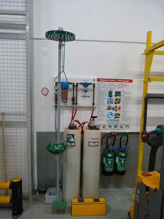 Local de charge, distribution centralisée d'eau déminéralisée chez BIOCOOP, construction d'une plateforme logistique