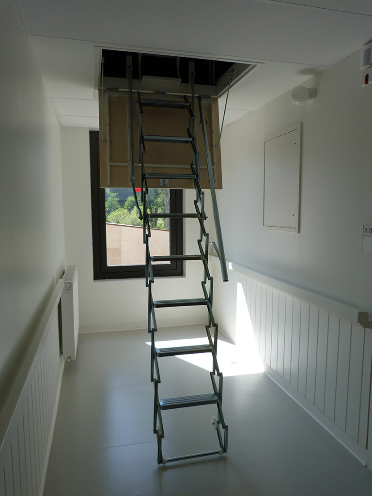 Intervention ultérieures sur ouvrage avec accès à la toiture escalier dans l'EHPAD Bossege dans le Médoc.