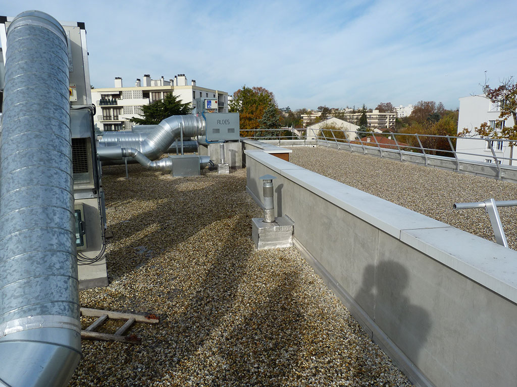 Reconstruction d'un EHPAD à Bordeaux Caudéran CHENERAIE - Intervention ultérieures sur ouvrage - Protection contre le risque de chute de hauteur - Détail de la zone technique PAC
