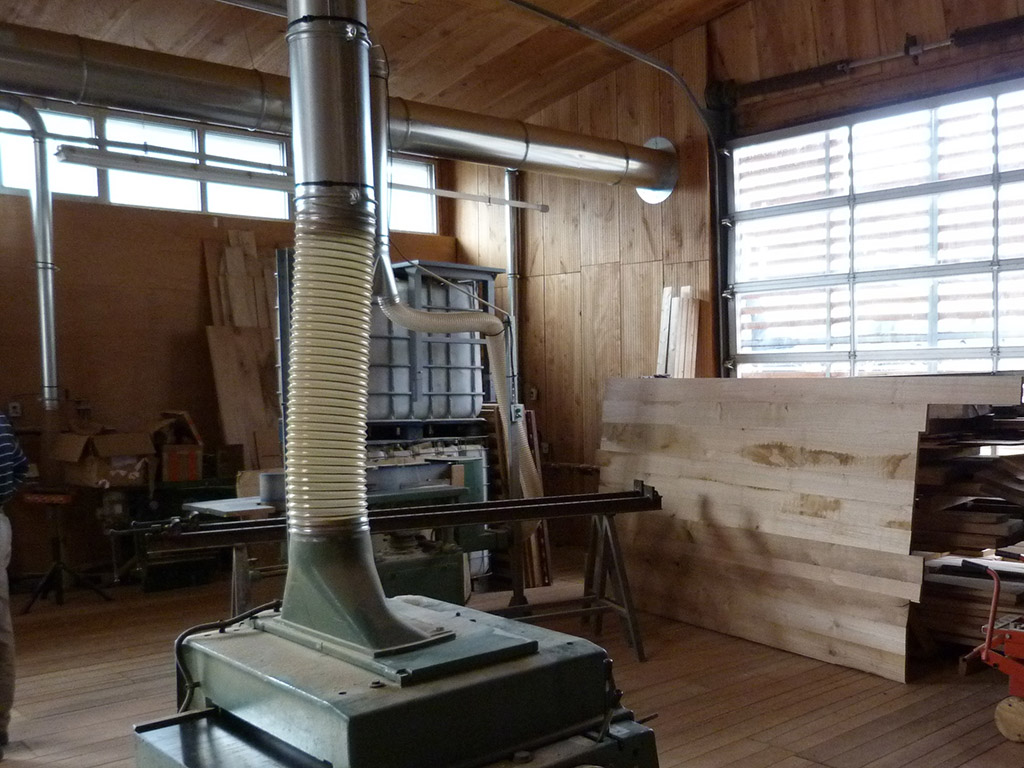 Atelier "fabrication de meubles en bois" -Assainissement de l'air et confort thermique -Vue d'ensemble du réseau dans l’atelier de chez MARTICORENA