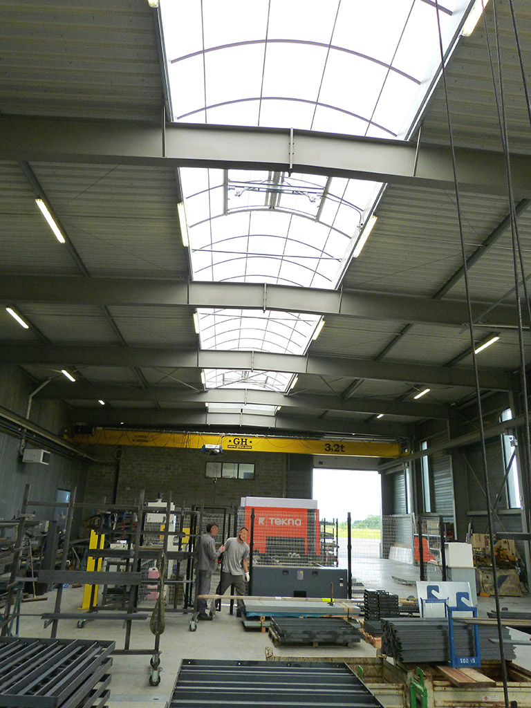 Construction d’un atelier de menuiserie métallique – Éclairage naturel - Ateliers  