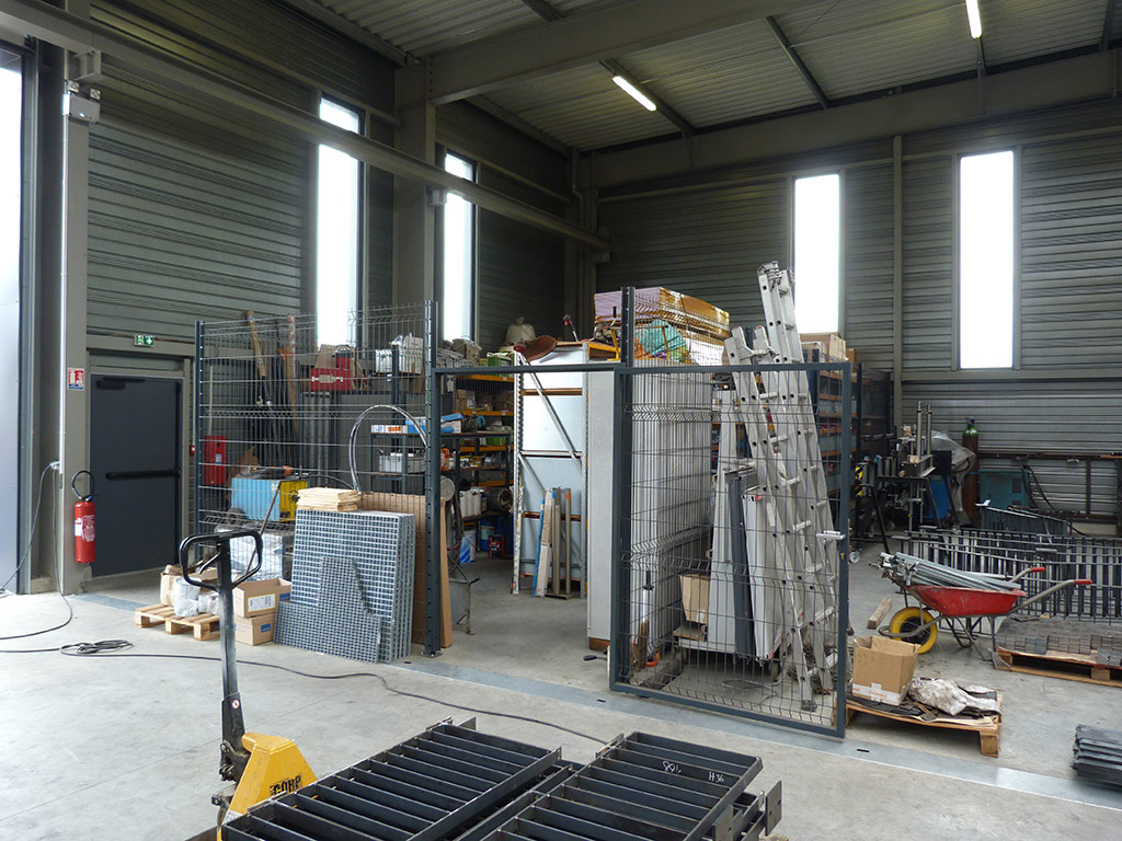Construction d’un atelier de menuiserie métallique – Éclairage naturel - Ateliers  